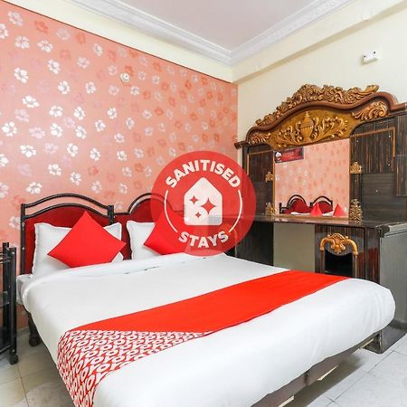 Отель Oyo 62194 Pleasure Palace Индаур Экстерьер фото