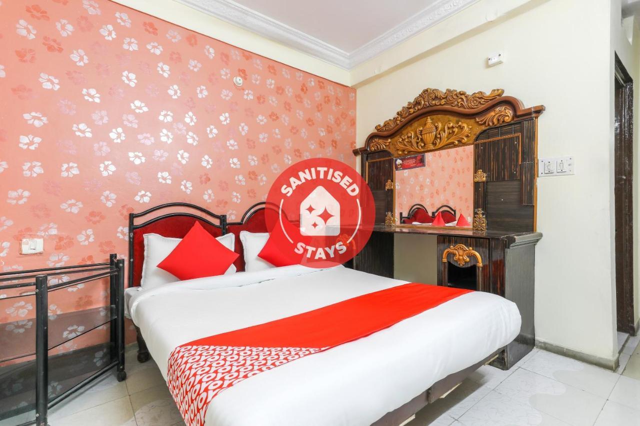 Отель Oyo 62194 Pleasure Palace Индаур Экстерьер фото