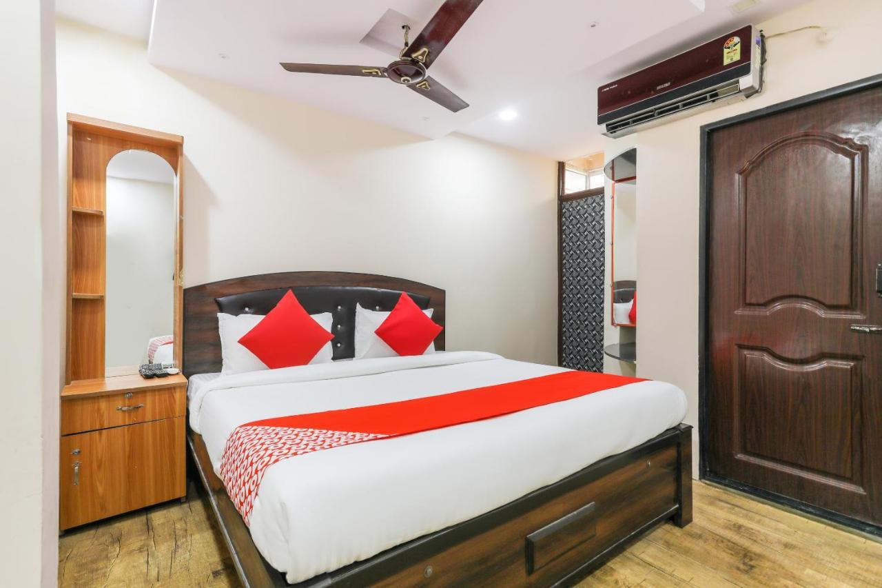 Отель Oyo 62194 Pleasure Palace Индаур Экстерьер фото