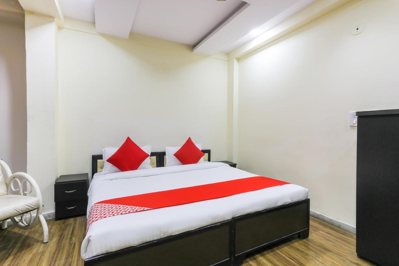Отель Oyo 62194 Pleasure Palace Индаур Экстерьер фото