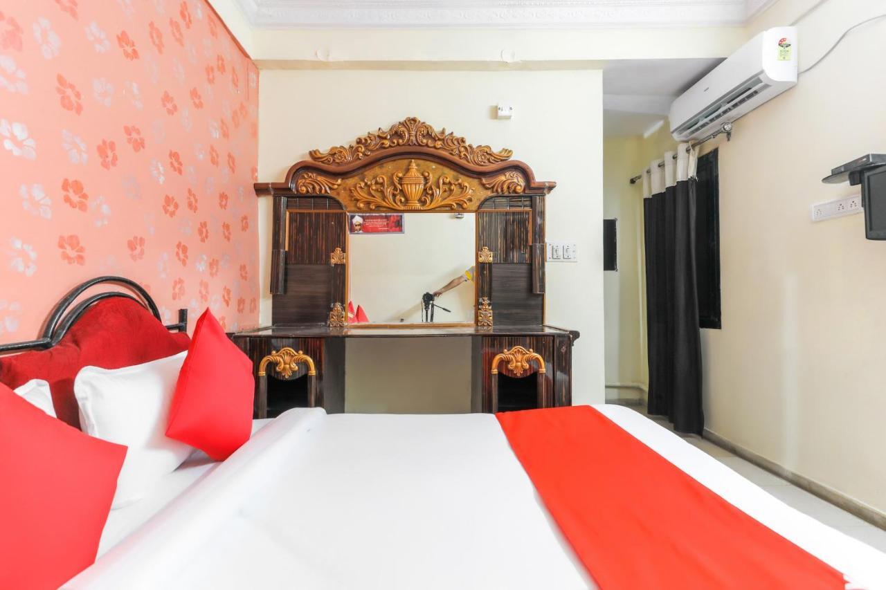 Отель Oyo 62194 Pleasure Palace Индаур Экстерьер фото