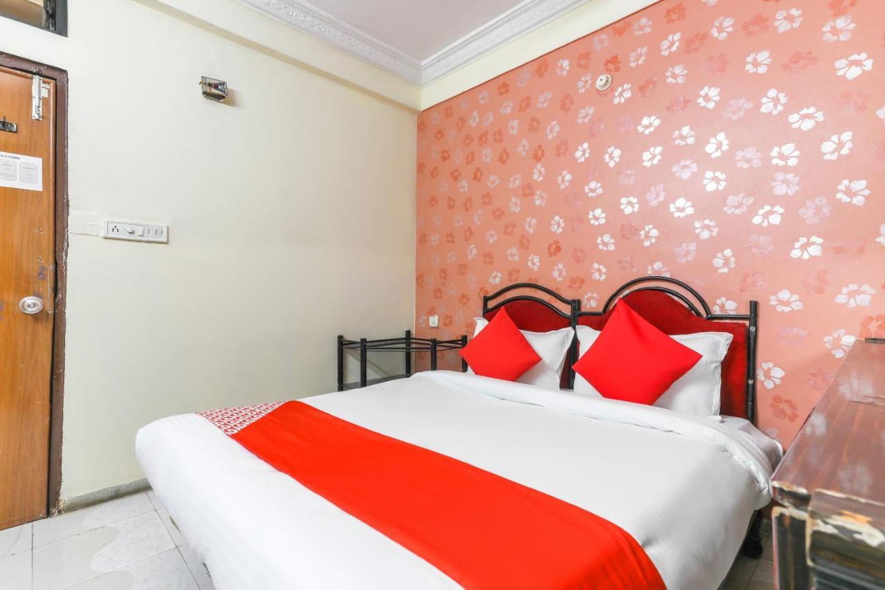 Отель Oyo 62194 Pleasure Palace Индаур Экстерьер фото