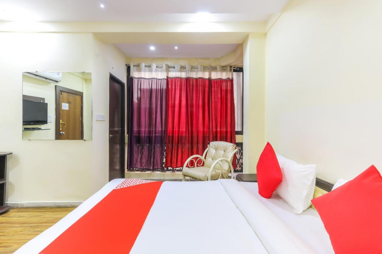 Отель Oyo 62194 Pleasure Palace Индаур Экстерьер фото